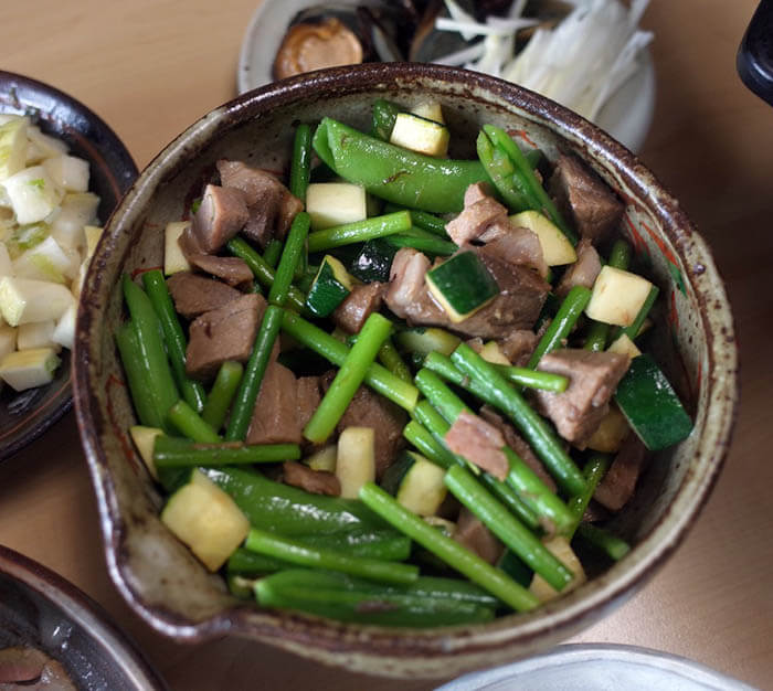 ズッキーニとニンニクの芽とスナップエンドウと豚肉の中華炒め