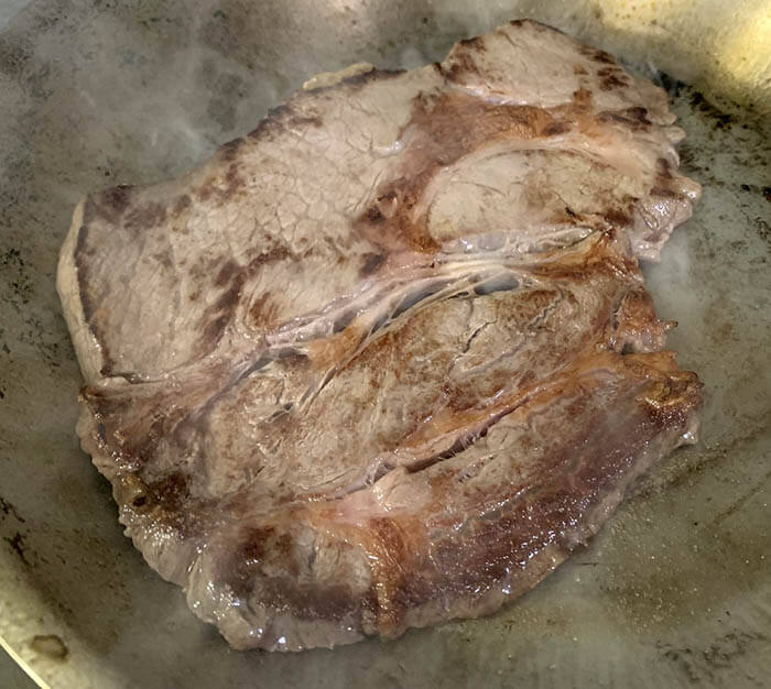 ステーキ肉のボロネーゼパスタ