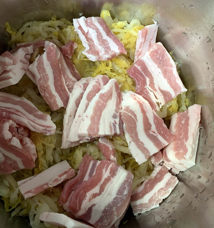 酸菜と豚肉の中華煮込み