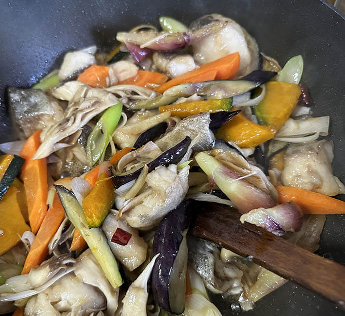 白身魚と野菜の唐辛子炒め