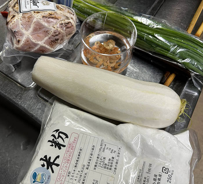 台湾牛肉麺と大根餅