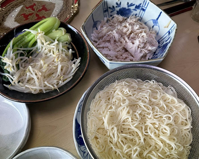 鶏肉麺（ジーローメン）