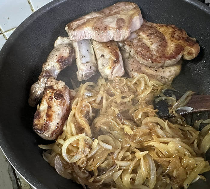 豚肉とキャベツの煮込み