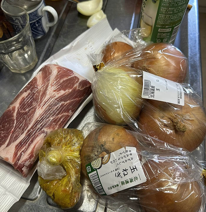 豚肉と玉ねぎの白ワイン煮込み