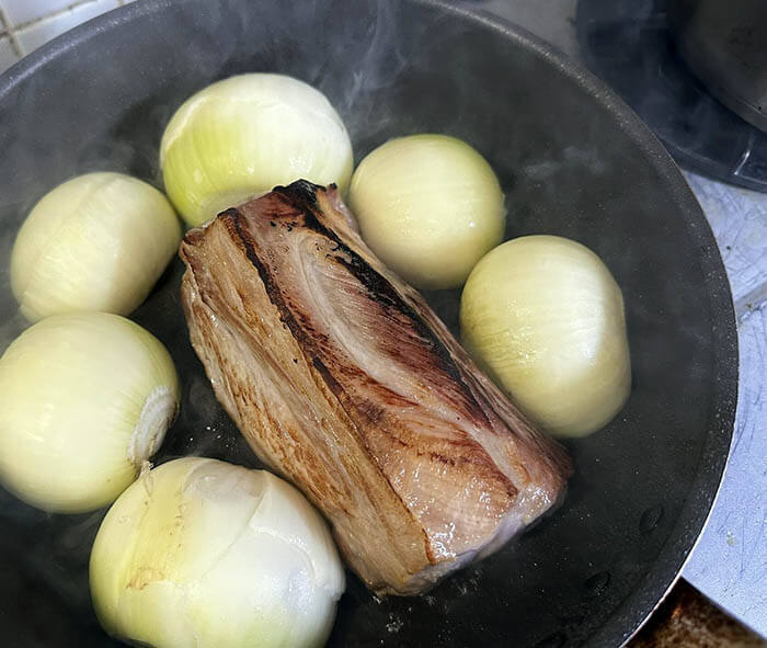 豚肉と玉ねぎの白ワイン煮込み