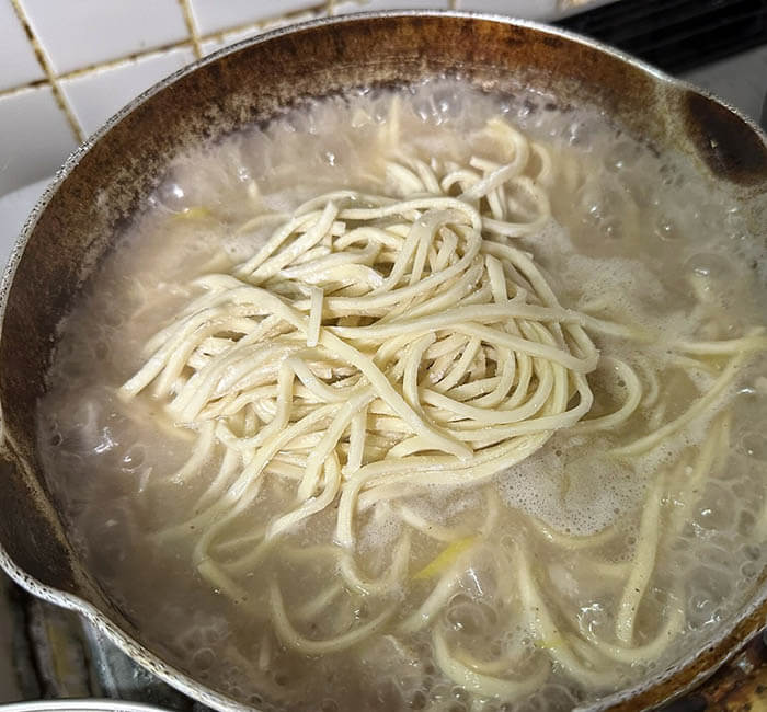 鶏白湯のカルグクス