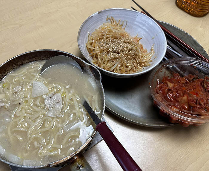 鶏白湯のカルグクス