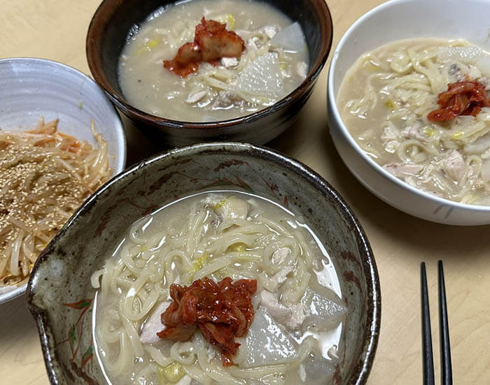 鶏白湯のカルグクス