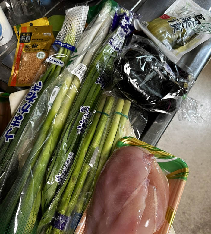 よだれ鶏+アスパラガスの高菜炒め