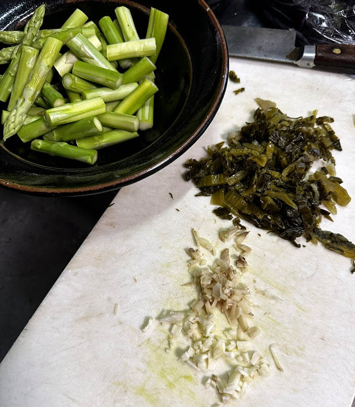 よだれ鶏+アスパラガスの高菜炒め