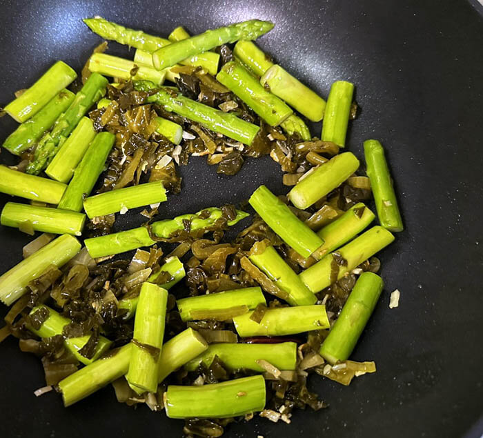 よだれ鶏+アスパラガスの高菜炒め