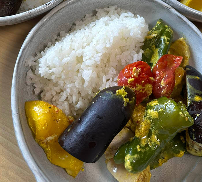 タンドリーチキンと夏野菜のオーブン焼き