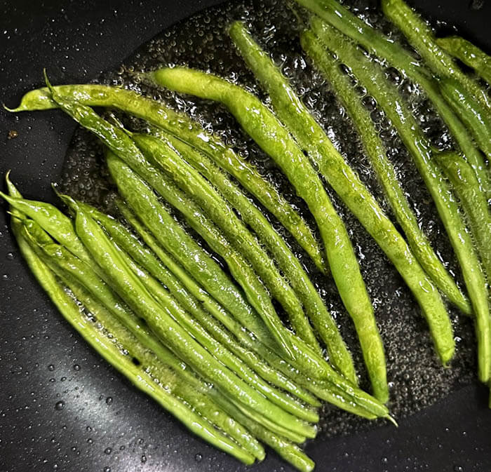 乾扁四季豆と青椒炒蛋