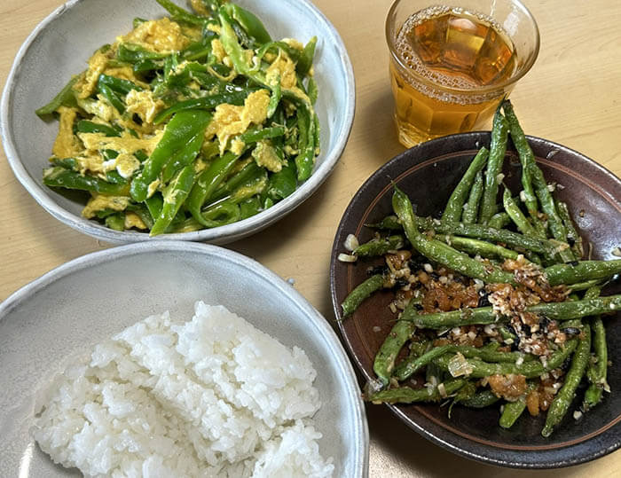 乾扁四季豆と青椒炒蛋