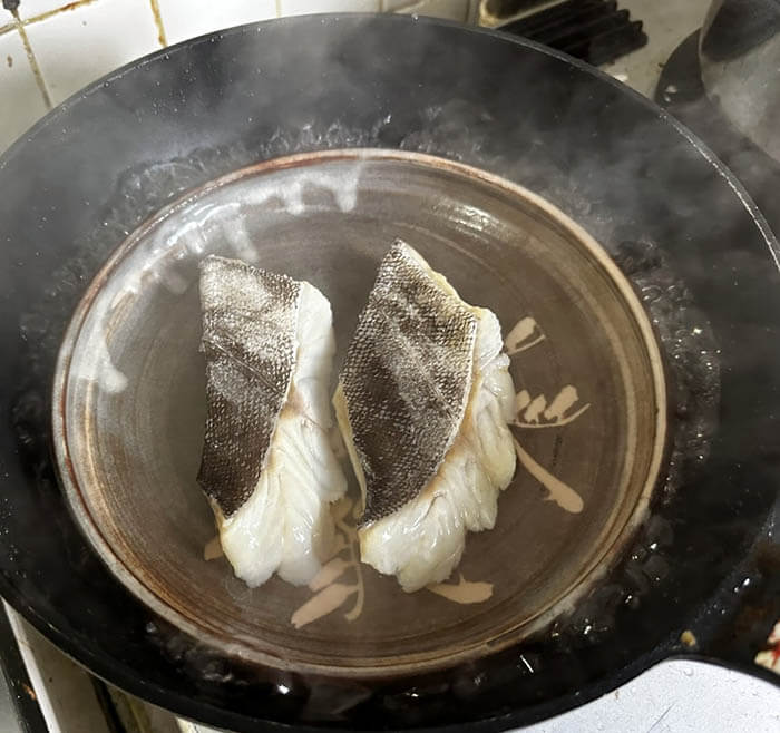 塩タラの中華蒸しと酸辣湯