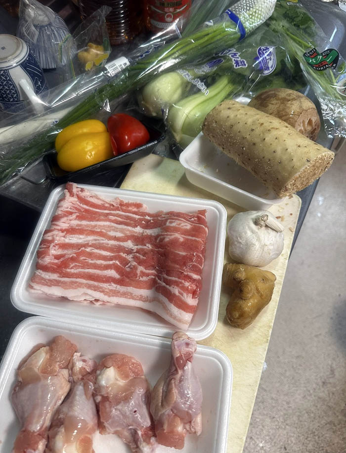 粉蒸肉と鶏肉のスープ