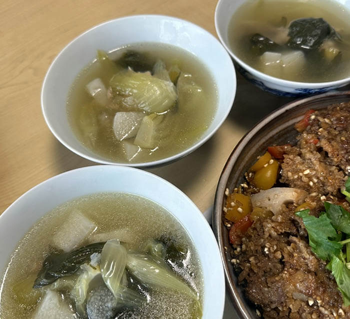 粉蒸肉と鶏肉のスープ