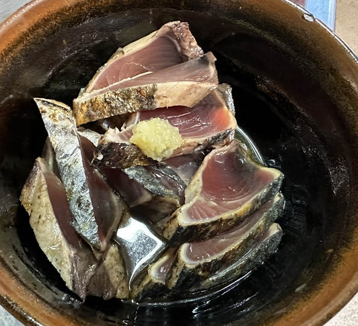 漬けカツオとれんこん餅と納豆汁