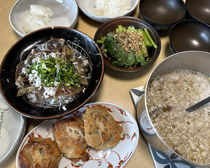 漬けカツオとれんこん餅と納豆汁