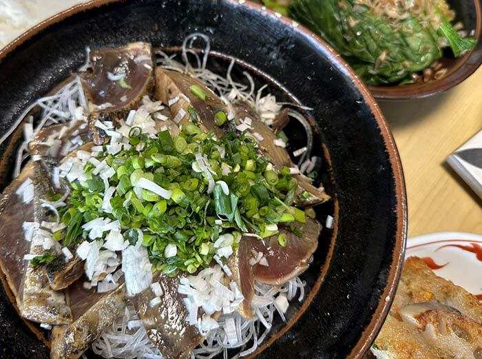 漬けカツオとれんこん餅と納豆汁