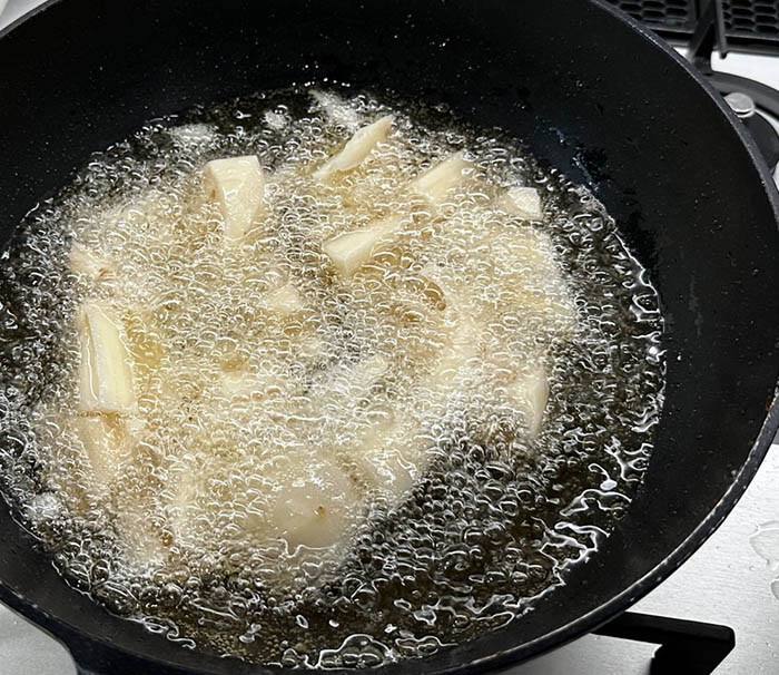 カルダモン風味の黒酢酢豚