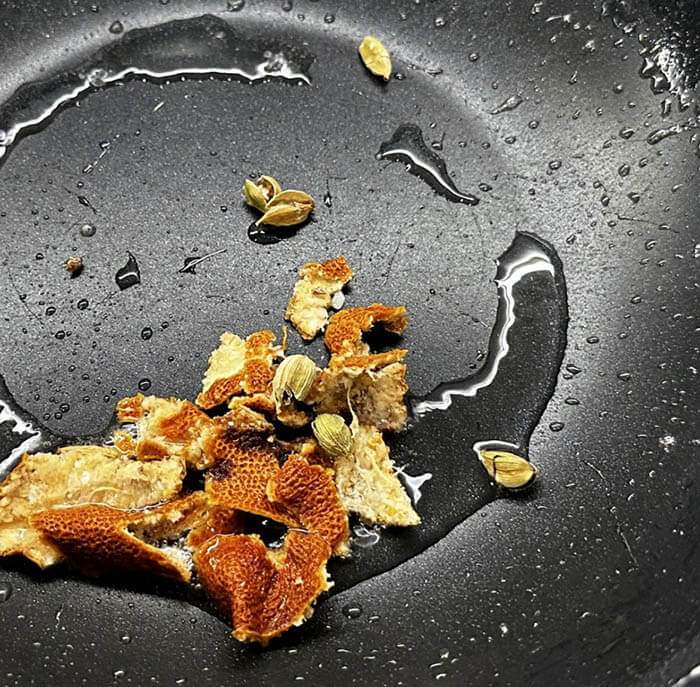 カルダモン風味の黒酢酢豚