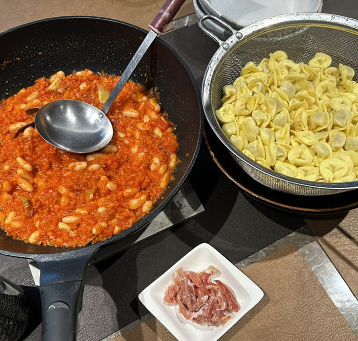 トマトソースのトルテリーニ