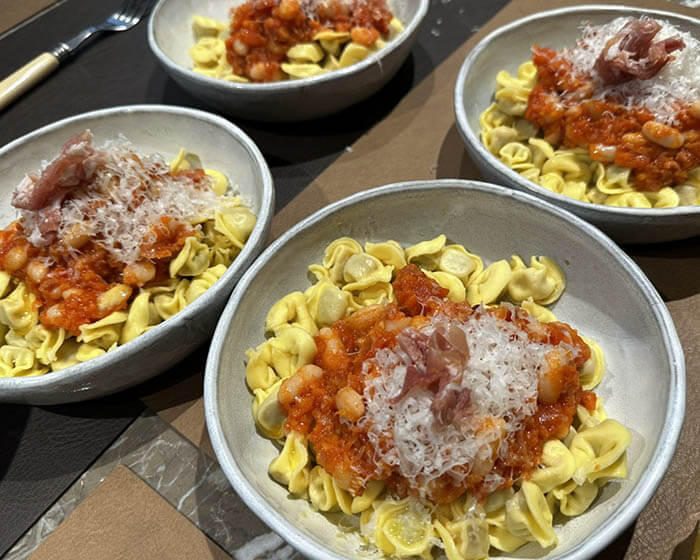 トマトソースのトルテリーニ