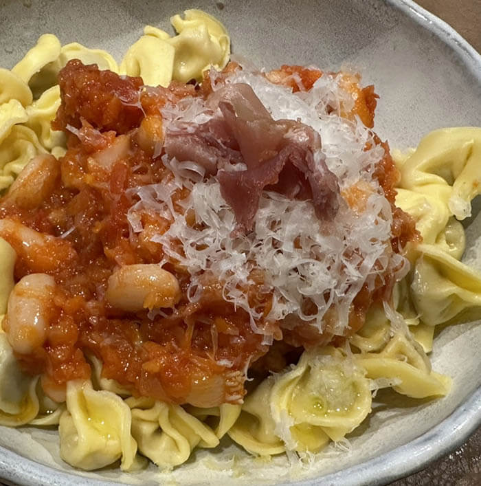 トマトソースのトルテリーニ