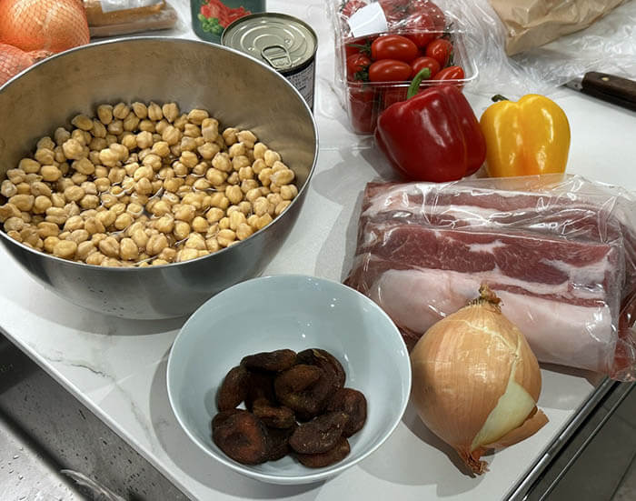 260312豚肉とひよこ豆とあんずの煮込み